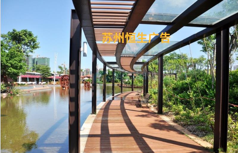 小区河边廊架